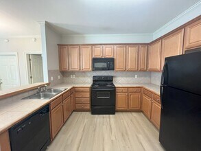 7300 Burbank Dr in Baton Rouge, LA - Foto de edificio - Building Photo