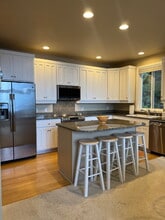 250 Switchback Rd in Eastsound, WA - Building Photo - Building Photo