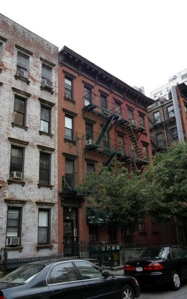 204 E 75th St in New York, NY - Building Photo