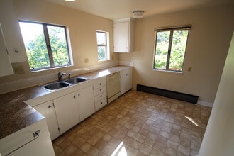 5733 25th Ave NE in Seattle, WA - Building Photo - Building Photo