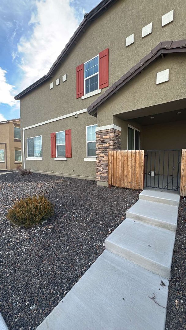 9770 Silver Dollar Ln in Reno, NV - Building Photo - Building Photo