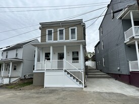 113 N Coal St in Cumbola, PA - Building Photo