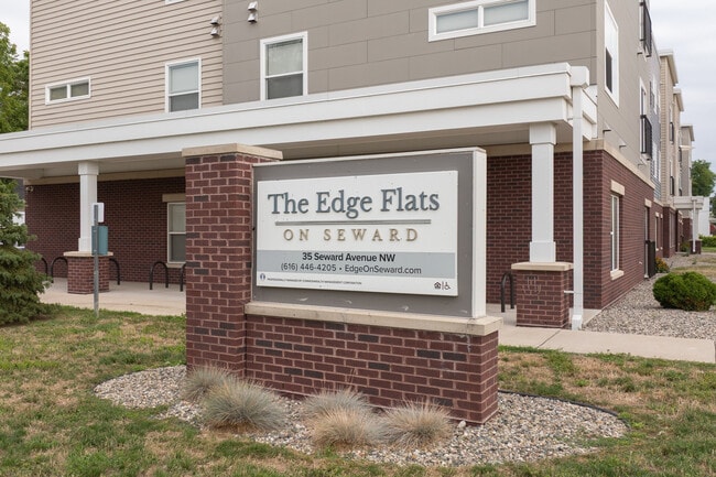 The Edge Flats on Seward in Grand Rapids, MI - Building Photo - Building Photo