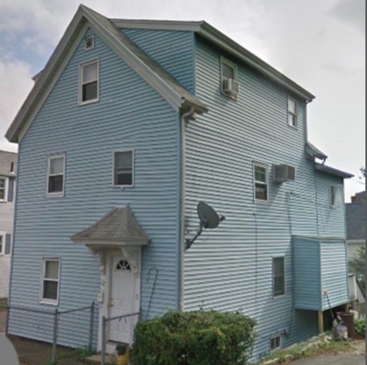 22 Roundy St in Beverly, MA - Building Photo