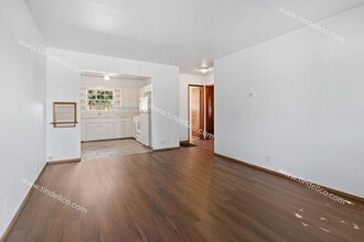 4725 NE 92nd Ave in Portland, OR - Foto de edificio - Building Photo
