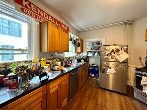3 Kinnaird St, Unit 1 in Cambridge, MA - Foto de edificio - Building Photo