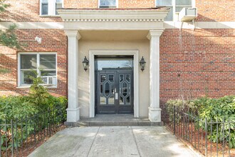 11202-11232 75th Rd, Forest Hls in Forest Hills, NY - Building Photo - Building Photo