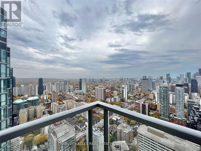 33 Charles St E in Toronto, ON - Building Photo - Building Photo