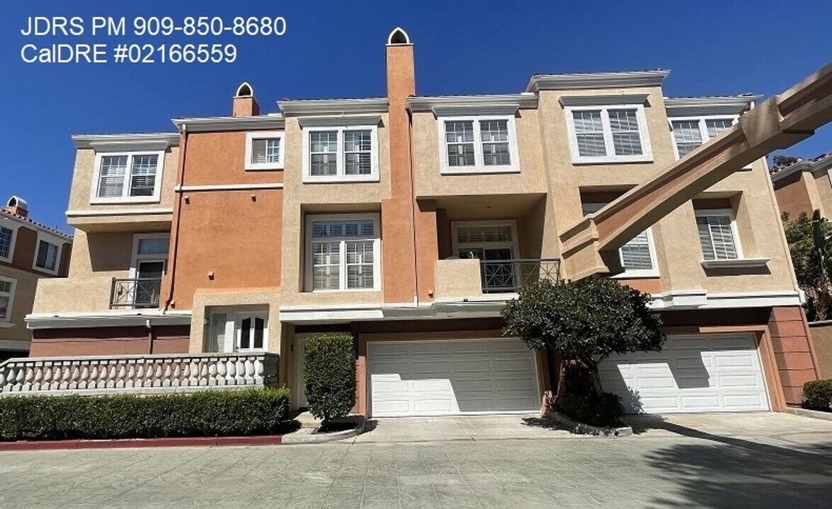 24 Imperial Aisle in Irvine, CA - Building Photo