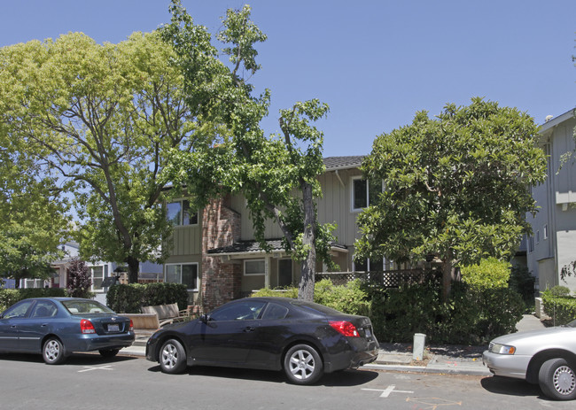 825 Cowper St in Palo Alto, CA - Foto de edificio - Building Photo