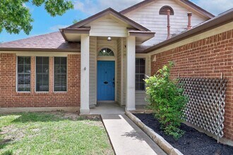 510 Millcreek Ln in Leander, TX - Building Photo - Building Photo