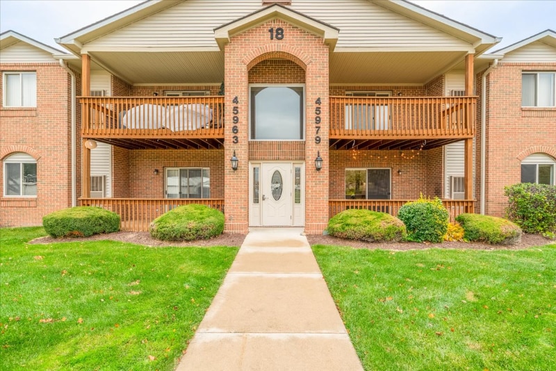 45969 Tallgrass Ct in Belleville, MI - Building Photo