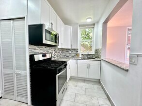 414 Undercliff Ave, Unit 414A in Edgewater, NJ - Building Photo - Building Photo