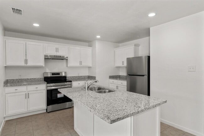 316 W 7th St, Unit 114 in Mount Pleasant, TX - Building Photo - Building Photo