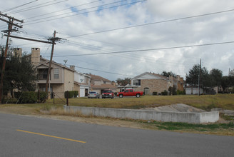 One Wellington Place in Beaumont, TX - Building Photo - Building Photo