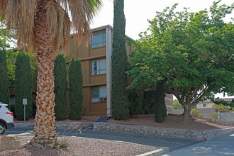 Highlander Apartments in El Paso, TX - Building Photo - Building Photo