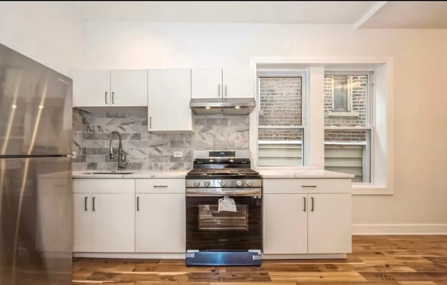 3329 S Oakley Ave in Chicago, IL - Building Photo - Building Photo