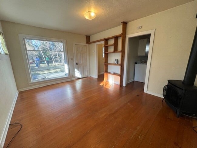 254 NW Congress St in Bend, OR - Building Photo - Building Photo