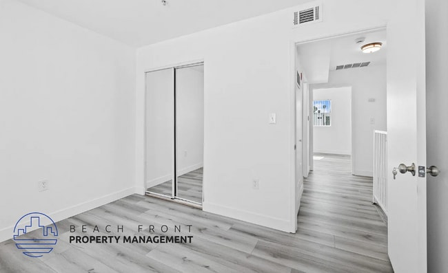 14740 Erwin St in Los Angeles, CA - Building Photo - Building Photo