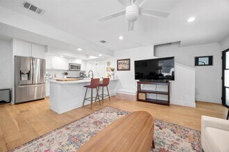 3402 Dolphin Dr in Austin, TX - Building Photo - Building Photo