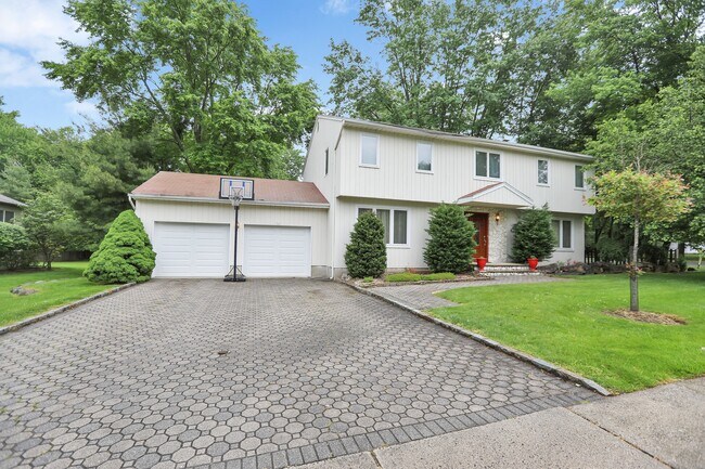 11 Heaton Ct in Closter, NJ - Building Photo - Building Photo