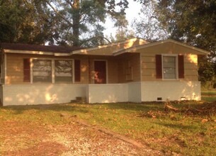 1112 N 4th Street in Silsbee, TX - Building Photo - Building Photo