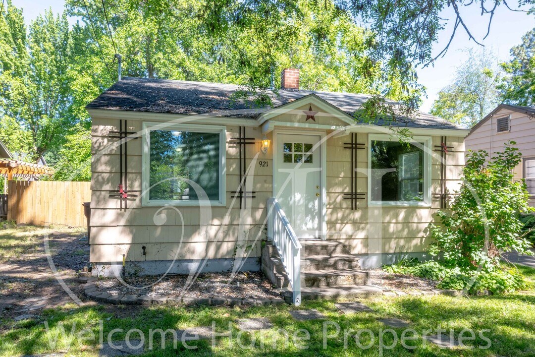 921 Woodlawn St in Walla Walla, WA - Building Photo