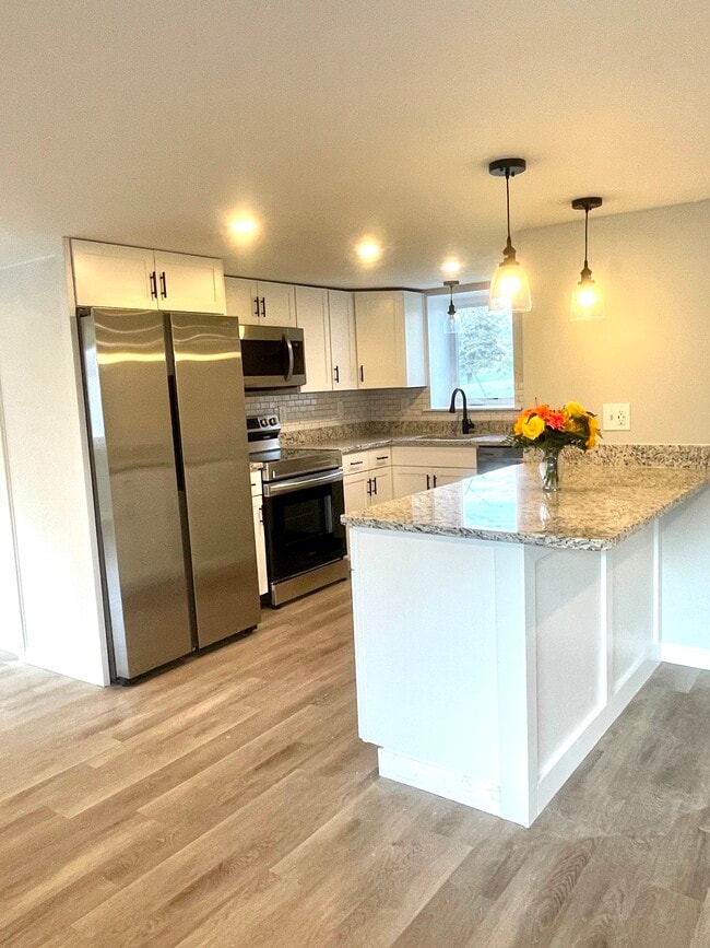 84 Tuttle Ln, Unit B