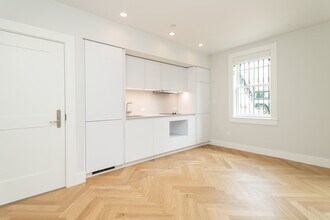 461 Massachusetts Ave, Unit 3 in Boston, MA - Foto de edificio - Building Photo