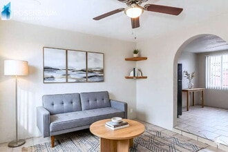 302 W Flores St, Unit 2 in Tucson, AZ - Building Photo - Building Photo