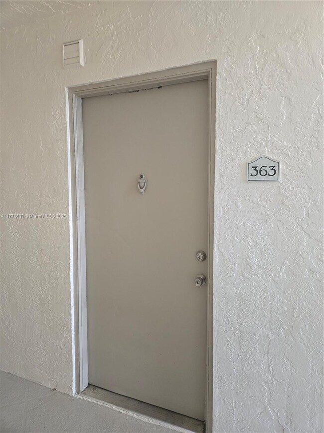 5780 Rock Island Rd in Tamarac, FL - Building Photo - Building Photo