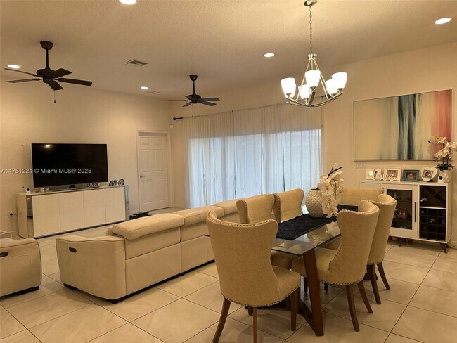 210 SW 4th St in Dania Beach, FL - Building Photo - Building Photo
