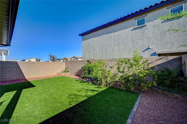 7869 Morganite Ave in Las Vegas, NV - Foto de edificio - Building Photo