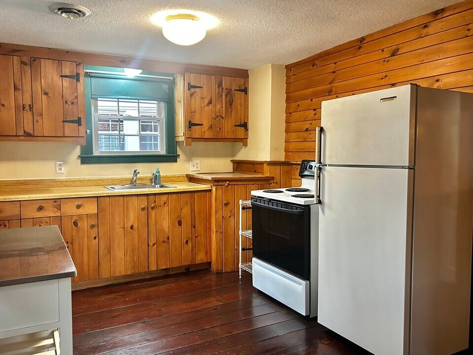 6 Long Farm Terrace in Greenfield, MA - Building Photo