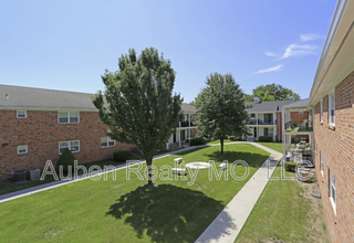 6706 W 76th St in Overland Park, KS - Foto de edificio - Building Photo