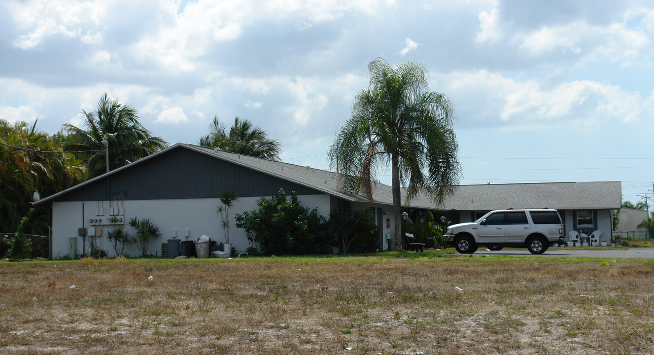 3909 Skyline Blvd in Cape Coral, FL - Building Photo