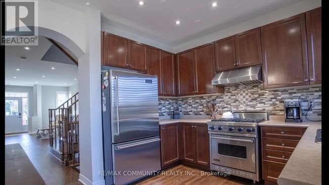 327 Mantle Ave in Whitchurch-Stouffville, ON - Building Photo - Building Photo