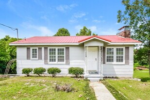 960 7th Pl in Pleasant Grove, AL - Building Photo