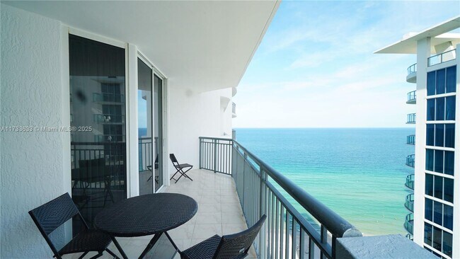 17375 Collins Ave in North Miami Beach, FL - Building Photo - Building Photo