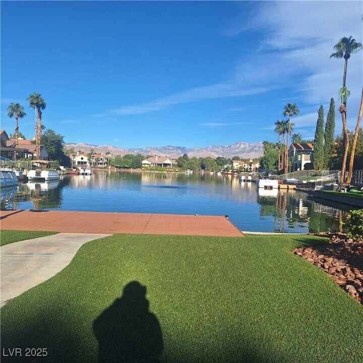 8700 Captains Pl in Las Vegas, NV - Building Photo