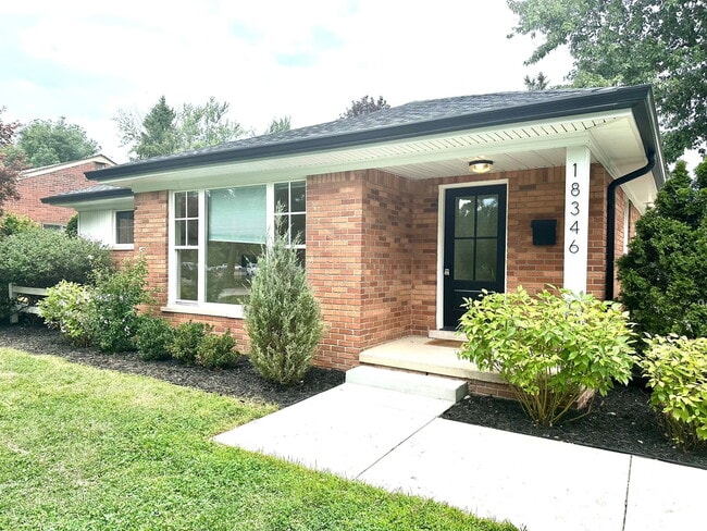 18346 Beverly Rd in Beverly Hills, MI - Building Photo - Building Photo