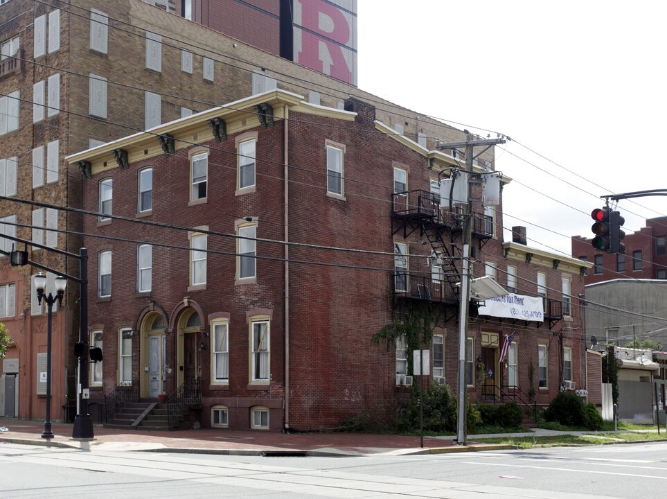 300 Cooper St in Camden, NJ - Building Photo