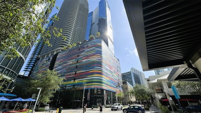 801 S Miami Ave in Miami, FL - Foto de edificio - Building Photo