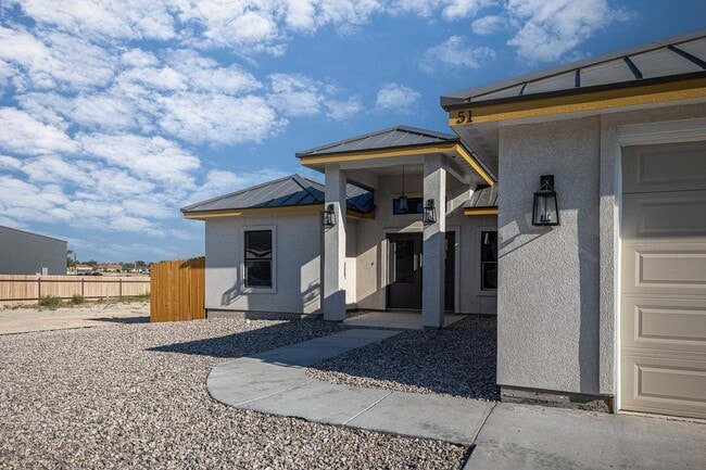 51 Yvonne Dr in Del Rio, TX - Foto de edificio - Building Photo