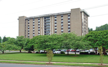 Charlottetown Terrace in Charlotte, NC - Building Photo - Building Photo