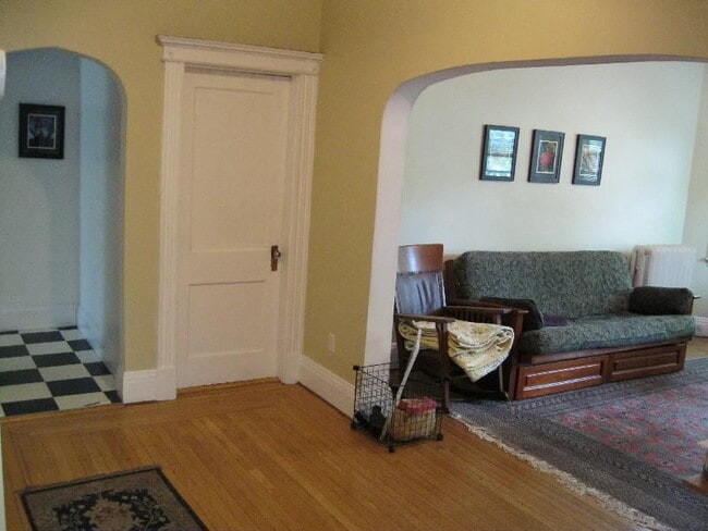 22 Euston St in Brookline, MA - Building Photo - Building Photo