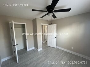 102 N 1st St in Austin, AR - Foto de edificio - Building Photo