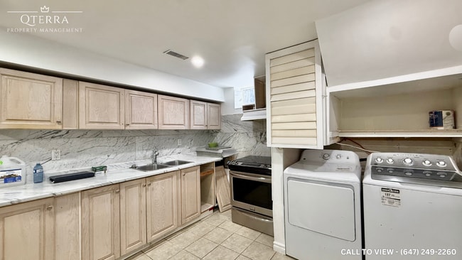 27 Murchison Cres in Toronto, ON - Building Photo - Building Photo