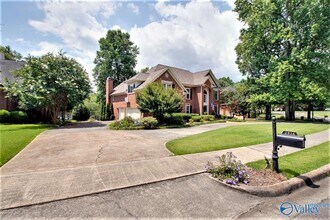 2916 Madrey Ln SE in Owens Cross Roads, AL - Building Photo - Building Photo