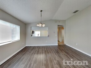 533 Scarlet Maple Ct in Plant City, FL - Foto de edificio - Building Photo